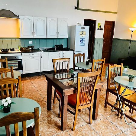 El Jardin De Iris Bed & Breakfast ซานตาครูซ เด เตเนริเฟ ภายนอก รูปภาพ