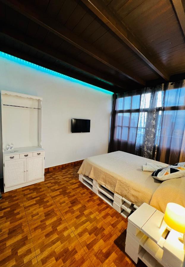 El Jardin De Iris Bed & Breakfast ซานตาครูซ เด เตเนริเฟ ภายนอก รูปภาพ