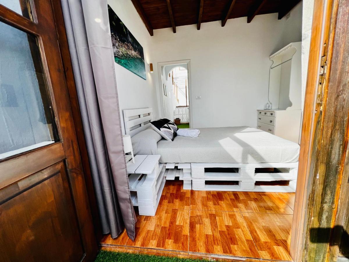 El Jardin De Iris Bed & Breakfast ซานตาครูซ เด เตเนริเฟ ภายนอก รูปภาพ