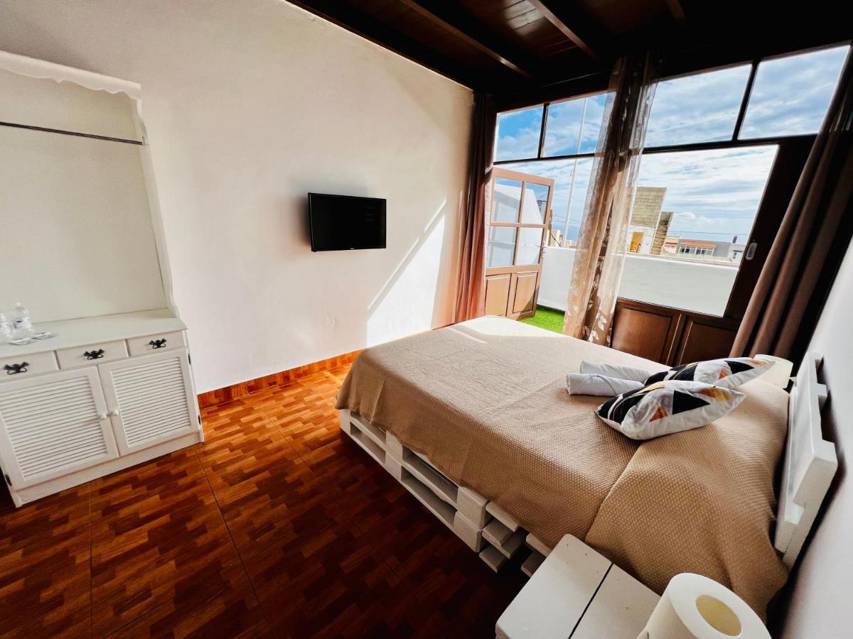 El Jardin De Iris Bed & Breakfast ซานตาครูซ เด เตเนริเฟ ภายนอก รูปภาพ